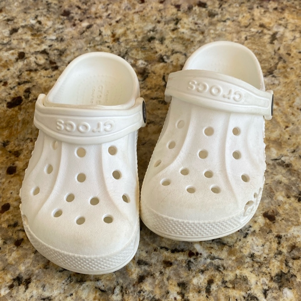 White toddler baya crocs size C8